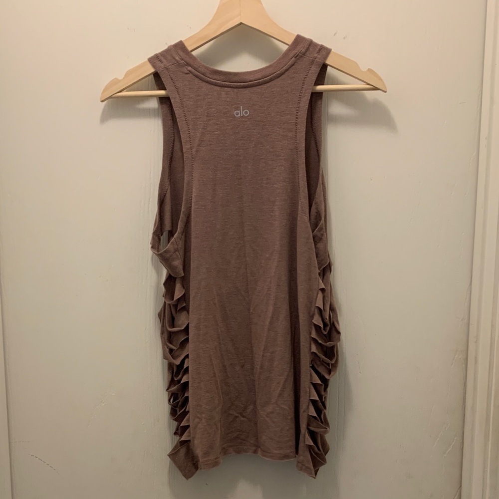 ALO Sleeveless Mauve Top with Cutout Design - Picture 4 of 5